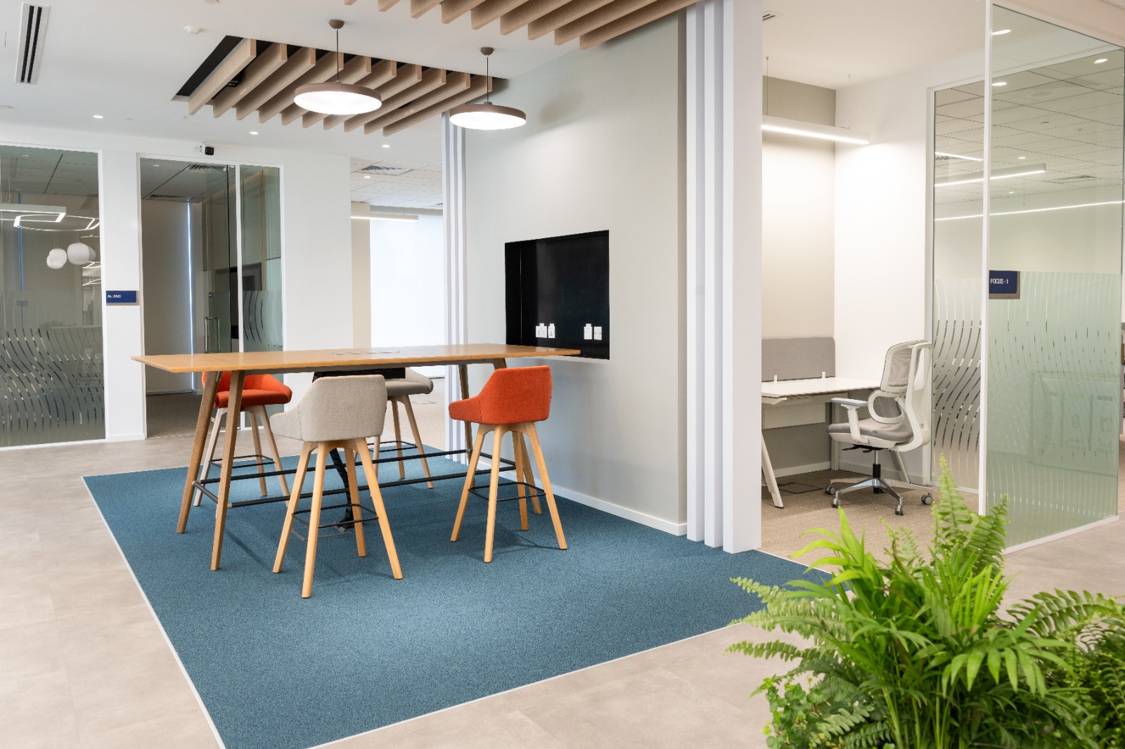 Dubai Hills Office Furniture Staff Collaboration Furniture